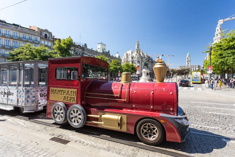 Trem turístico pelo Porto