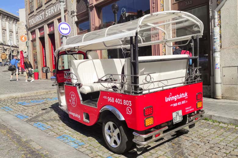 Podréis explorar Oporto a bordo de un tuk tuk
