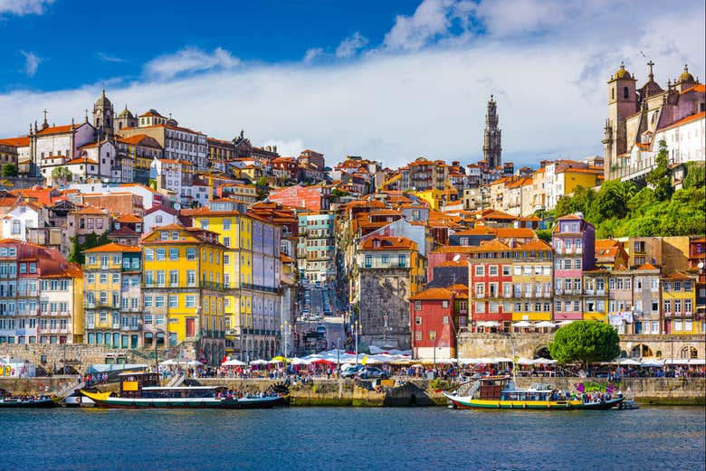 Explore the Ribeira neighbourhood