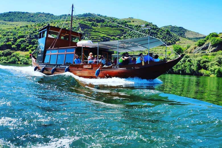 Profitez de la balade en rabelo sur le fleuve Douro