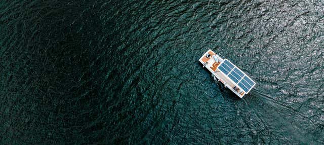 Passeio de barco solar pelo rio Douro