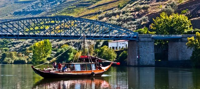 Passeio de rabelo pelo rio Douro
