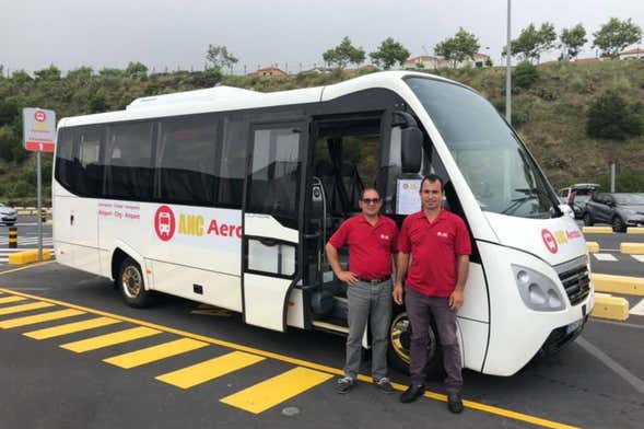 Autobús entre el Aeropuerto João Paulo II y Ponta Delgada