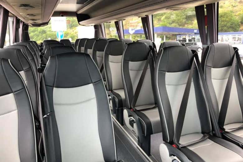 Confortáveis ônibus do aeroporto