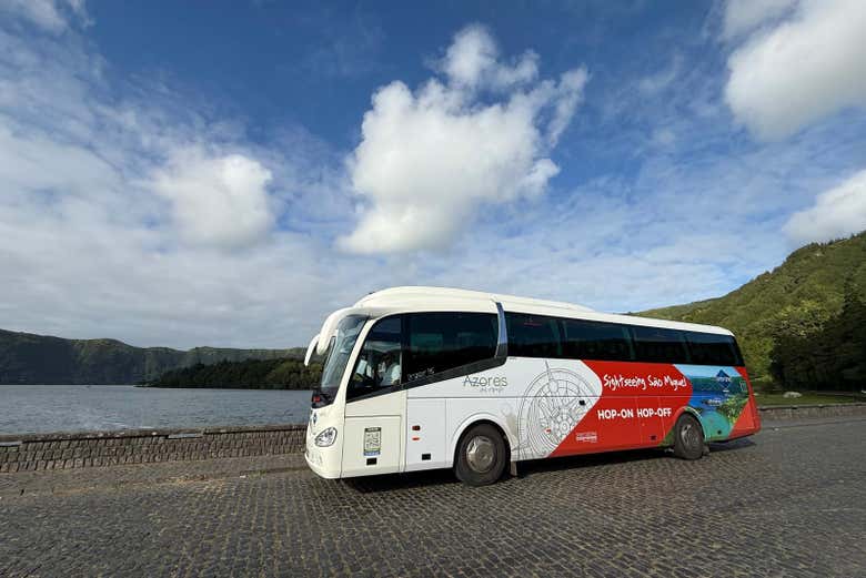 Descubrid los espectaculares paisajes volcánicos en autobús