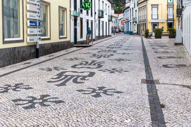 Calle empedrada de Povoação