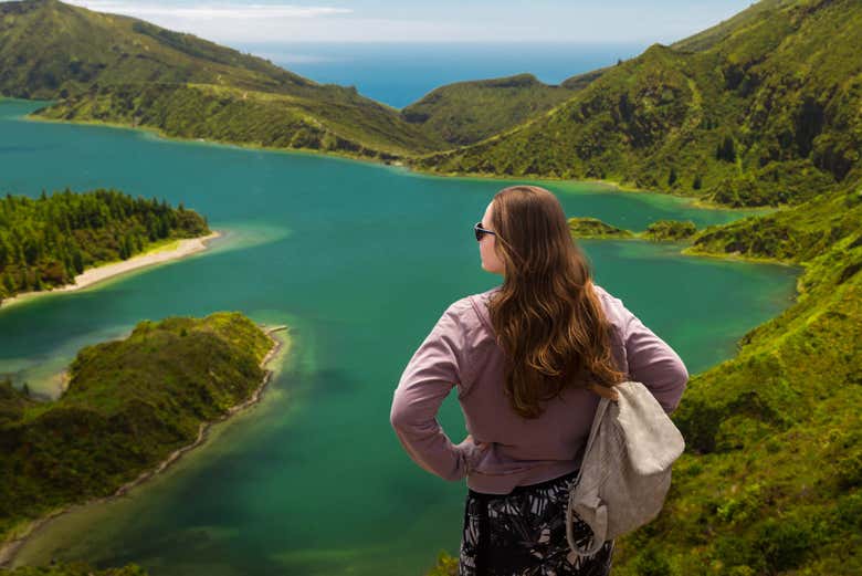 Contemplando la Lagoa do Fogo
