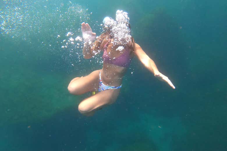 Haciendo snorkel en el mar que baña São Miguel