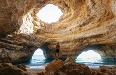 Passeio de catamarã + Caiaque pelas grutas de Benagil