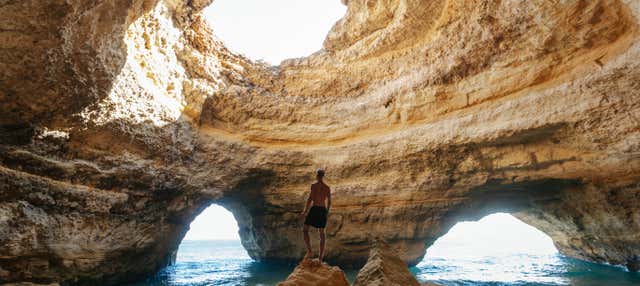 Passeio de catamarã + Caiaque pelas grutas de Benagil