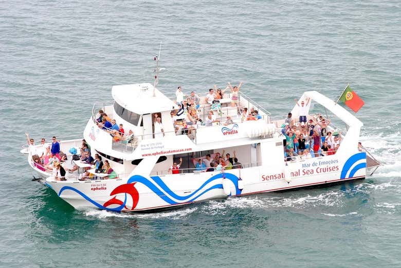 Navegando rumo às grutas de Benagil