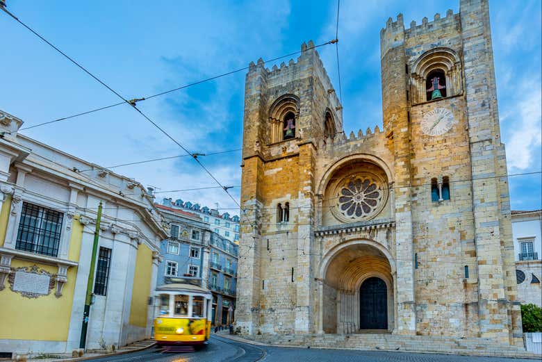 Sorprendeos ante la imponente Catedral de la Sé