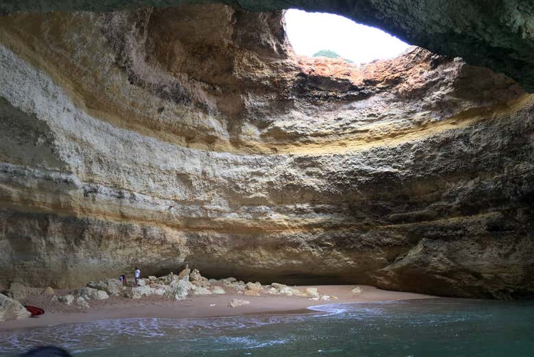 Obscurité des grottes