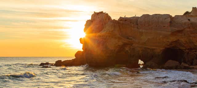 Paseo en barco por las cuevas de Benagil al atardecer