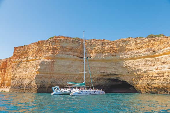 Giro in barca alle grotte di Benagil con brunch