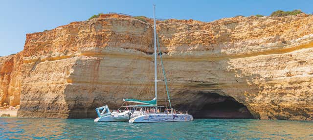 Passeio de barco pelas grutas de Benagil com brunch