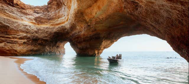 Passeio de barco privado pelas grutas de Benagil