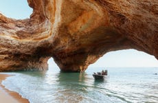Passeio de barco privado pelas grutas de Benagil