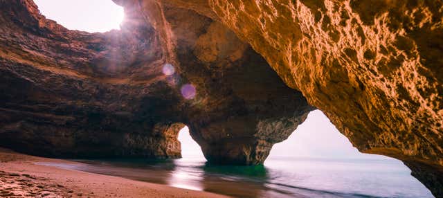 Paseo en catamarán por las cuevas de Benagil