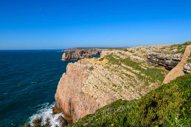 Profiter de la vue depuis les falaises