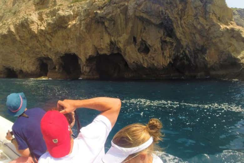 Taking pictures at Cabo Espichel