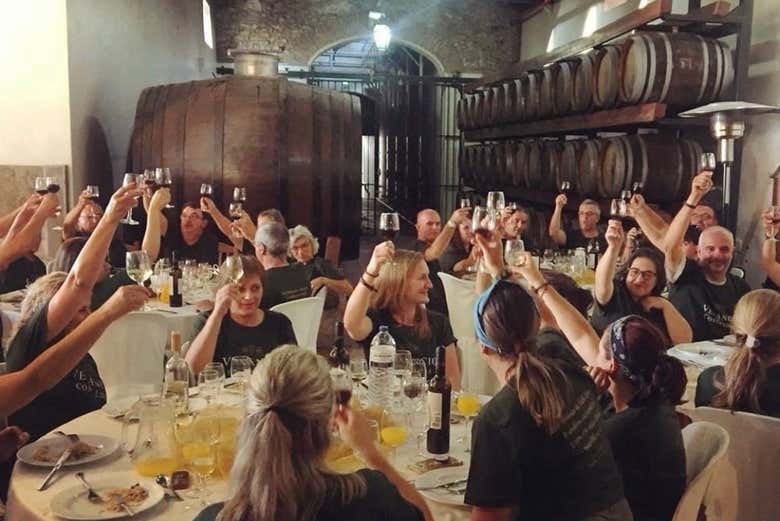 Desfrutando da degustação de vinhos nas vinícolas de Sesimbra