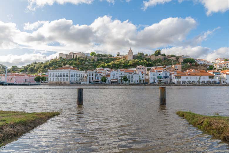 Alcácer do Sal visto dal fiume Sado