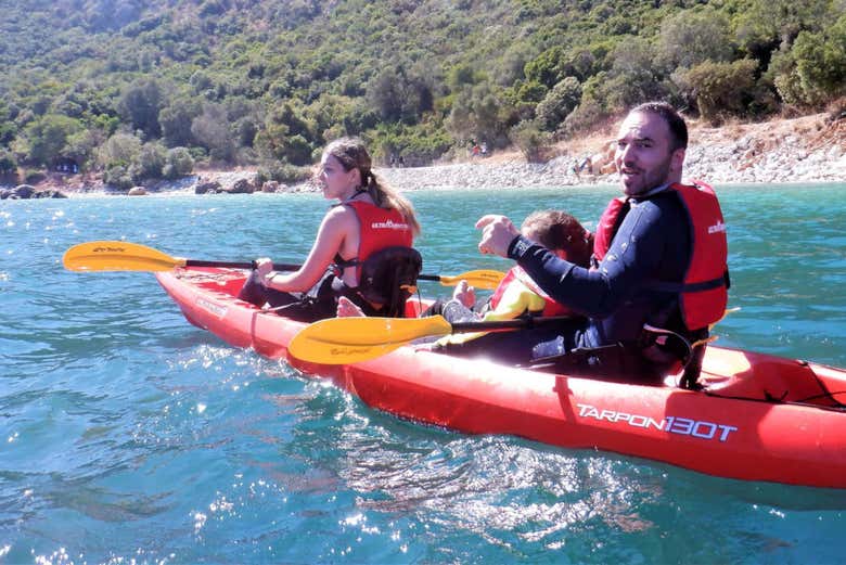 Remando en los kayaks