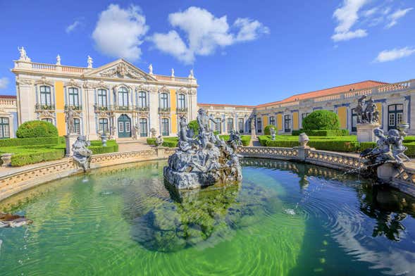 Ingresso do Palácio Nacional de Queluz e seus jardins