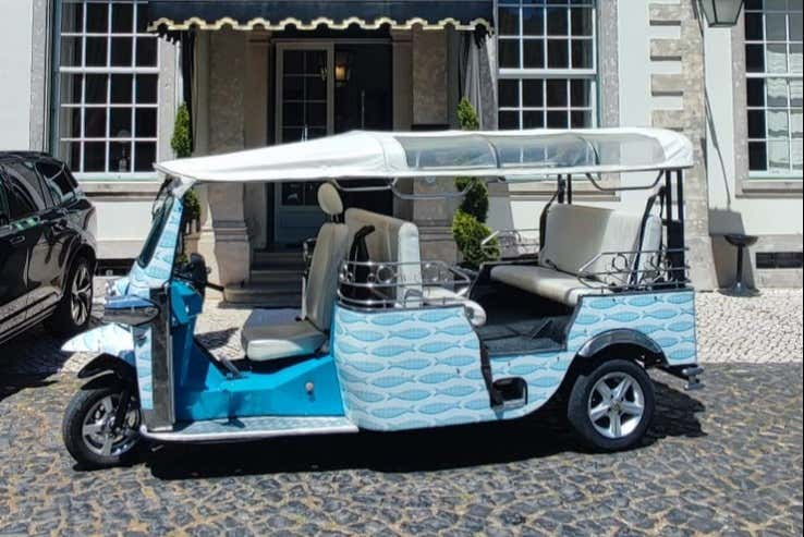 Tuk tuk preparado para recorrer Sintra