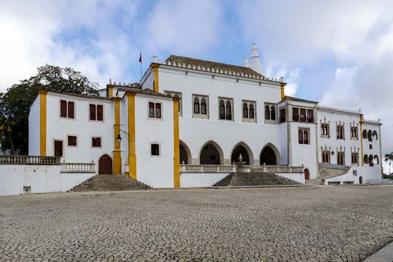 Admission to the palace