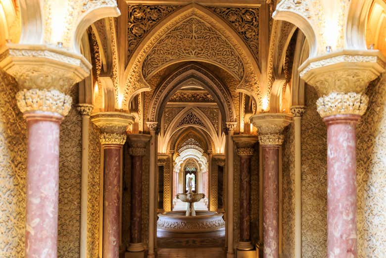 Colomns inside the palace