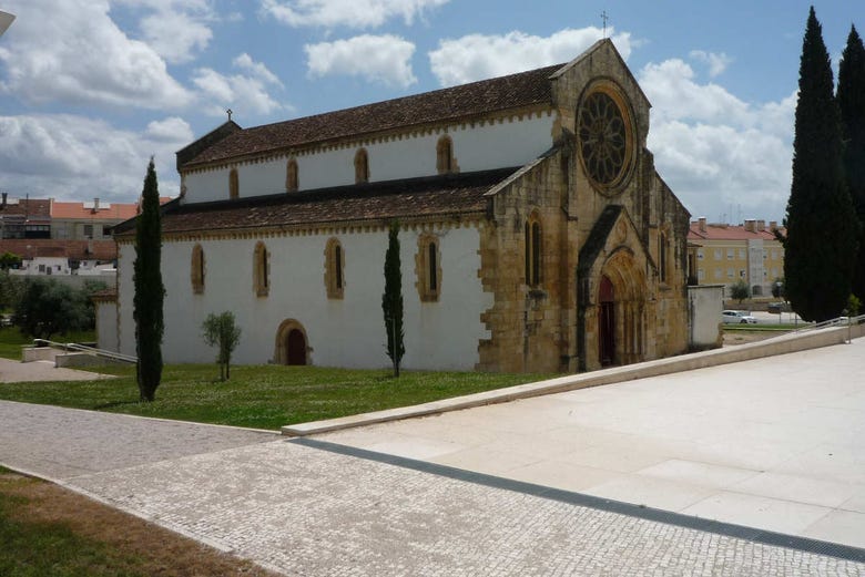 Iglesia templaria de Santa María do Olival