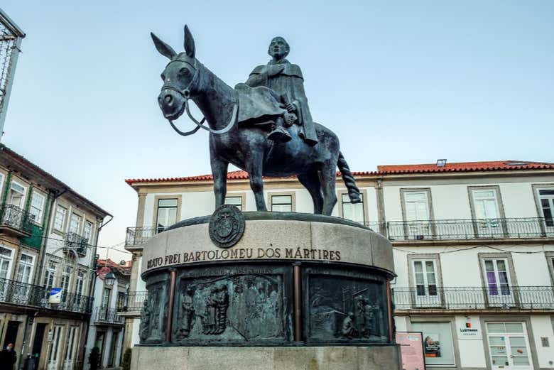Escultura de Frei Bartolomeu dos Mártires