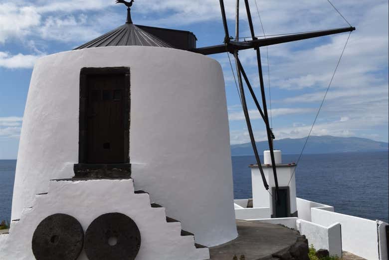 Molinos junto al Atlántico 