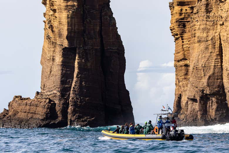 Sail around the islet Vila Franca