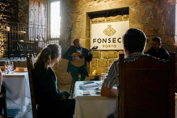 Disfrutando del espectáculo de fado