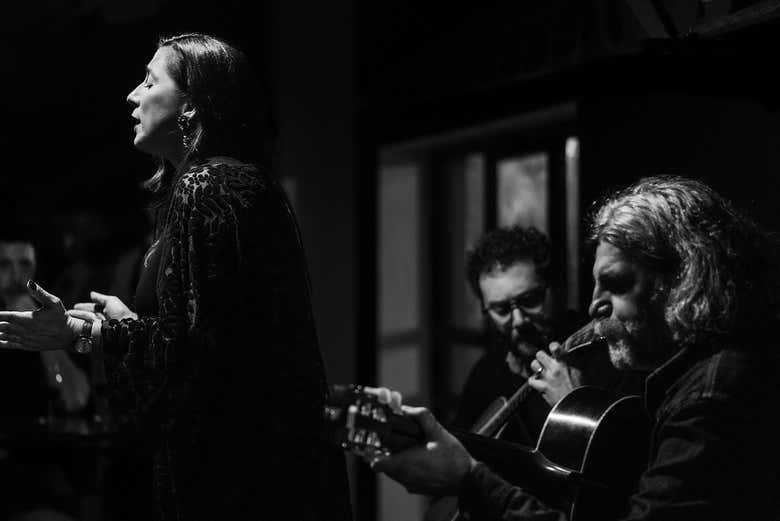 Você assistirá a um espetáculo de fado emocionante