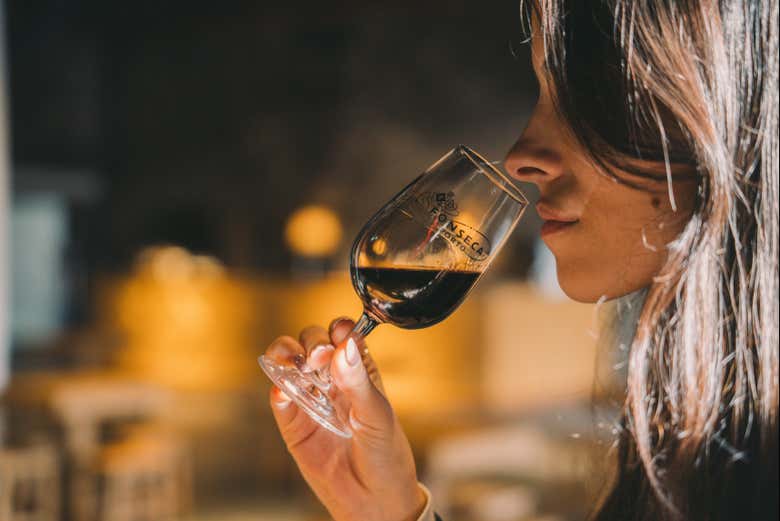 Apreciando el aroma de los vinos de Oporto