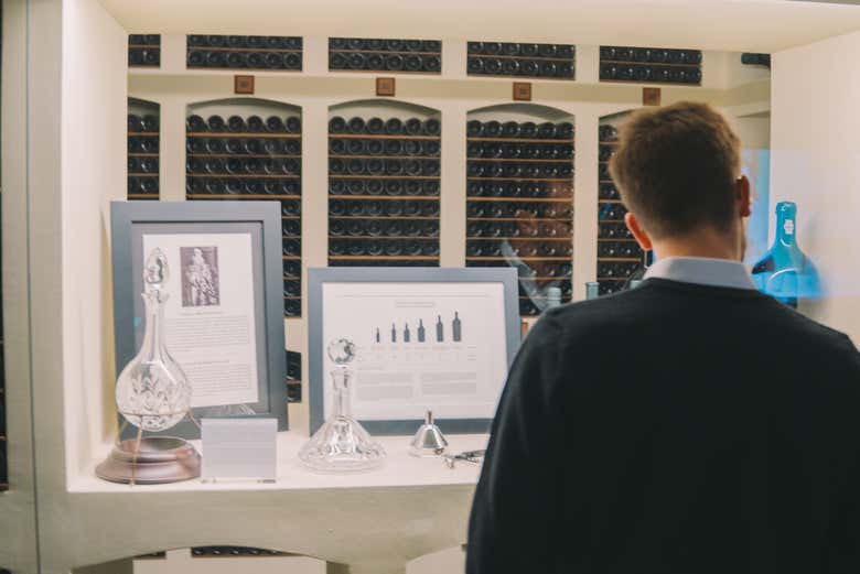 Join this very interesting visit to a winery