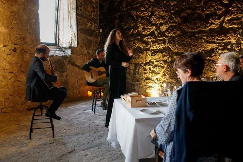 Espectáculo de fado en la bodega Fonseca