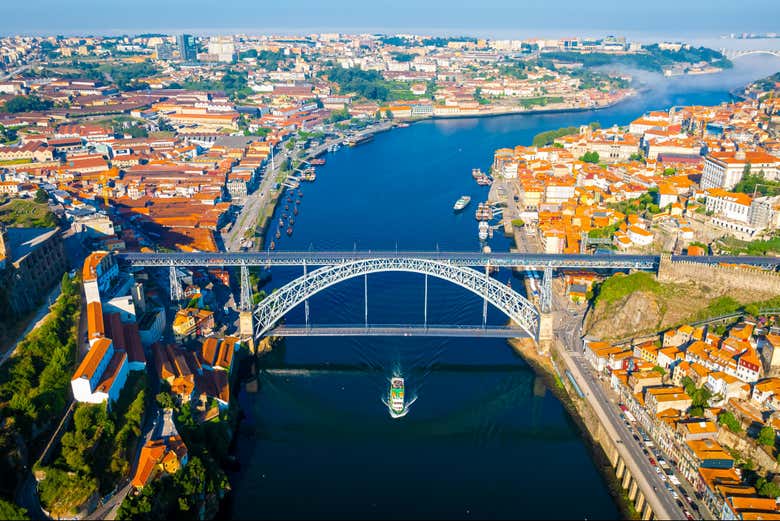 El puente de Don Luis I sobre el Duero es un símbolo de Oporto