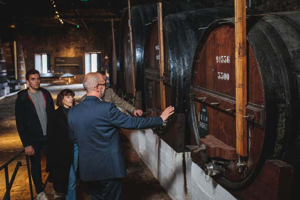 Visita a la bodega Fonseca con cena y espectáculo de fado