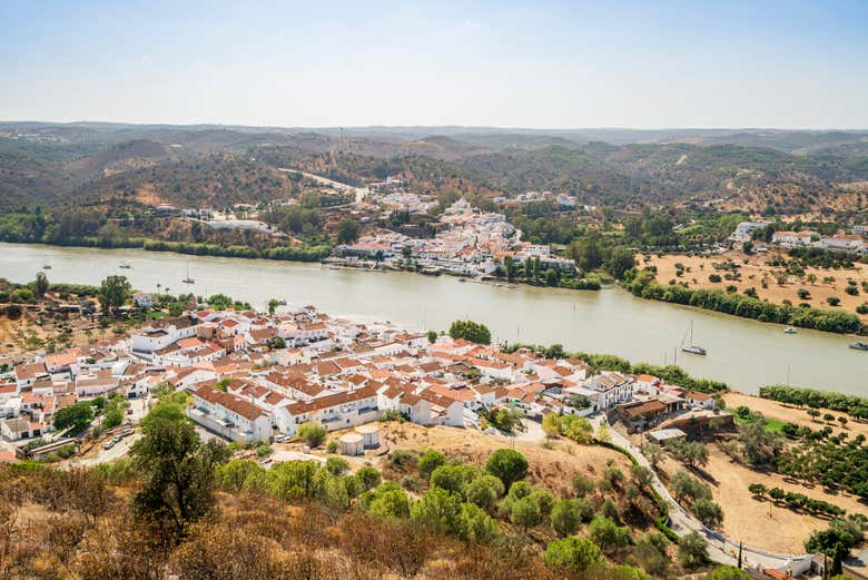 O povoado de Alcoutim e Sanlúcar de Guadiana