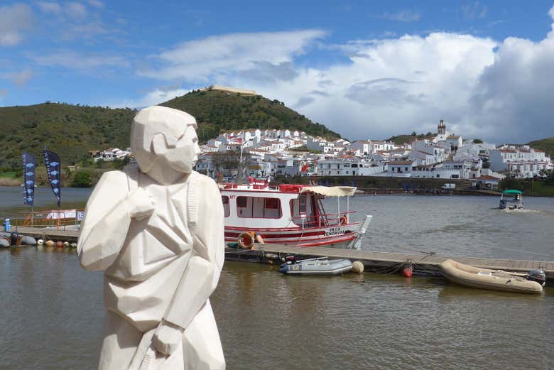Escultura do contrabandista em Alcoutim