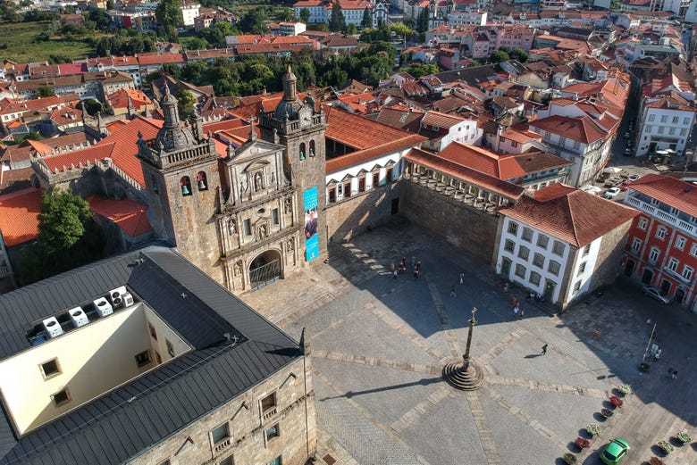 Vue aérienne sur la cathédrale de Viseu