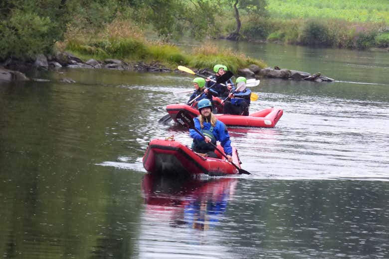 Practicando rafting