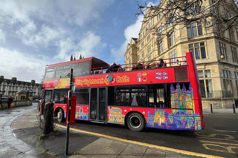 El autobús turístico en una de las paradas 