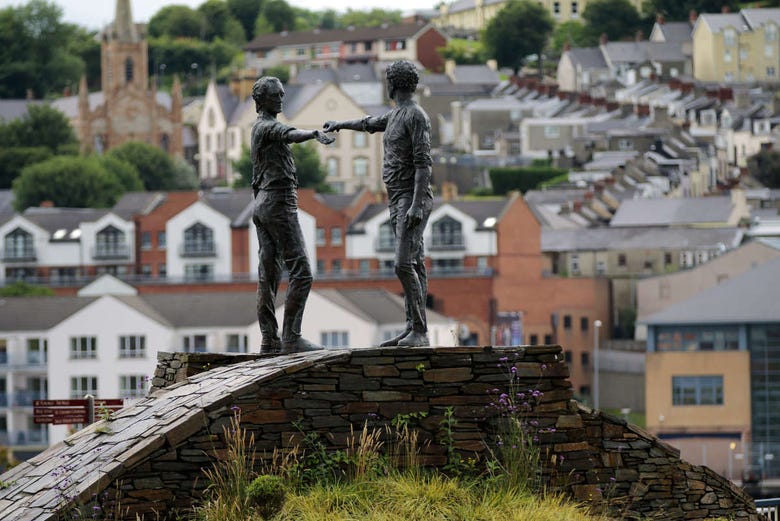 Vistas de Londonderry y sus estatuas