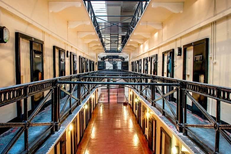Pasillos de la cárcel más emblemática de Belfast